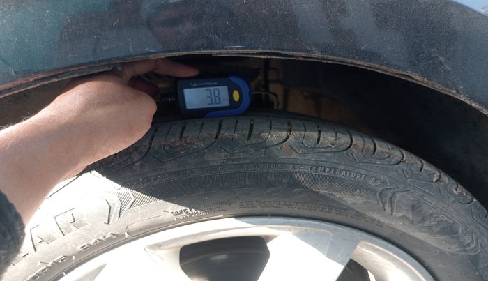 2012 Volkswagen Vento HIGHLINE DIESEL 1.6, Diesel, Manual, 1,01,717 km, tyre