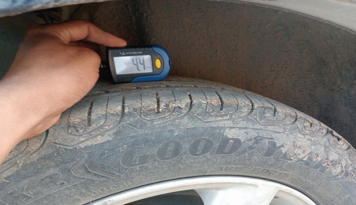 2012 Volkswagen Vento HIGHLINE DIESEL 1.6, Diesel, Manual, 1,01,717 km, tyre