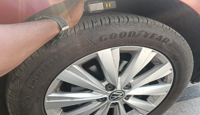2022 Volkswagen VIRTUS HIGHLINE TSI 1.0 AT, Petrol, Automatic, 34,819 km, tyre