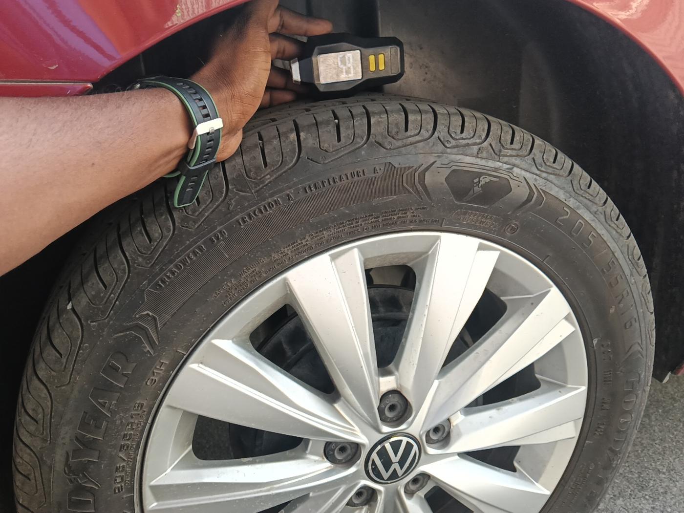 2022 Volkswagen VIRTUS HIGHLINE TSI 1.0 AT, Petrol, Automatic, 34,819 km, tyre