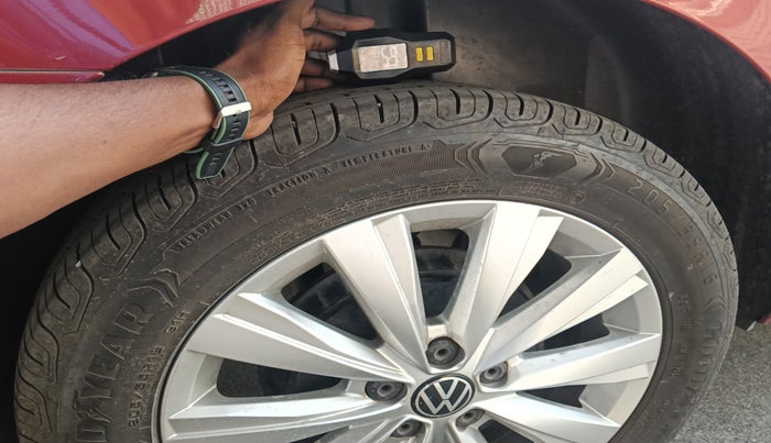 2022 Volkswagen VIRTUS HIGHLINE TSI 1.0 AT, Petrol, Automatic, 34,819 km, tyre