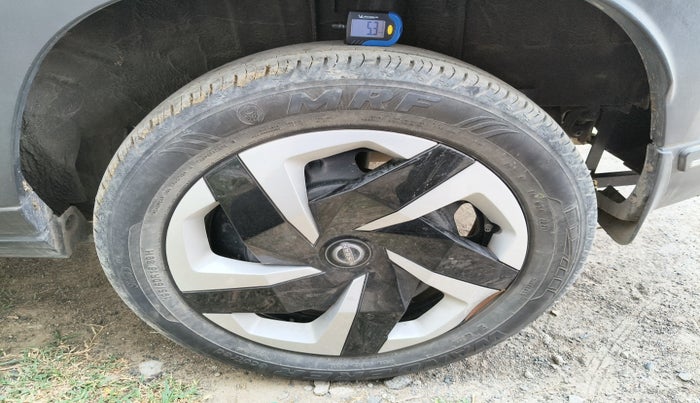 2021 Nissan MAGNITE XL, Petrol, Manual, 25,459 km, tyre