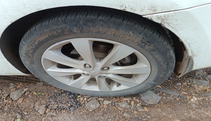 2011 Hyundai Verna FLUIDIC 1.6 CRDI SX OPT, Diesel, Manual, 2,15,693 km, tyre