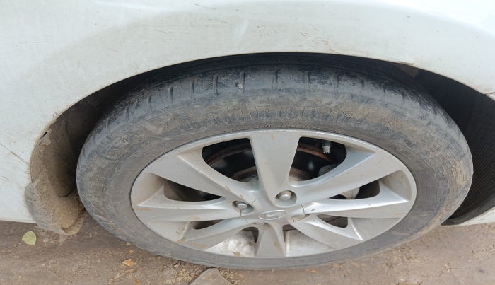 2011 Hyundai Verna FLUIDIC 1.6 CRDI SX OPT, Diesel, Manual, 2,15,693 km, tyre