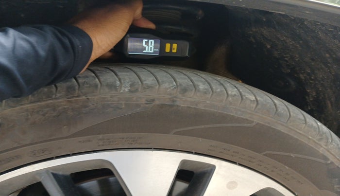 2022 MG HECTOR PLUS SHARP 1.5 PETROL TURBO HYBRID MT 6-STR, Petrol, Manual, 72,672 km, tyre