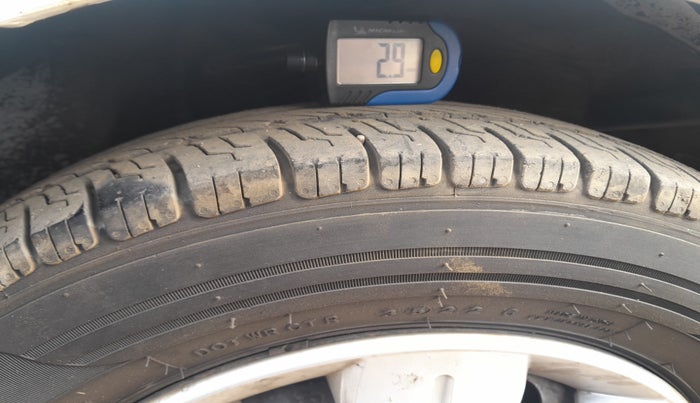 2010 Hyundai i10 ASTA 1.2 AT SUNROOF, Petrol, Automatic, 1,02,374 km, tyre