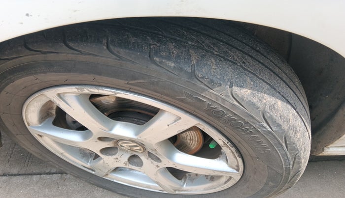 2013 Volkswagen Vento HIGHLINE PETROL AT, Petrol, Automatic, 1,10,353 km, tyre