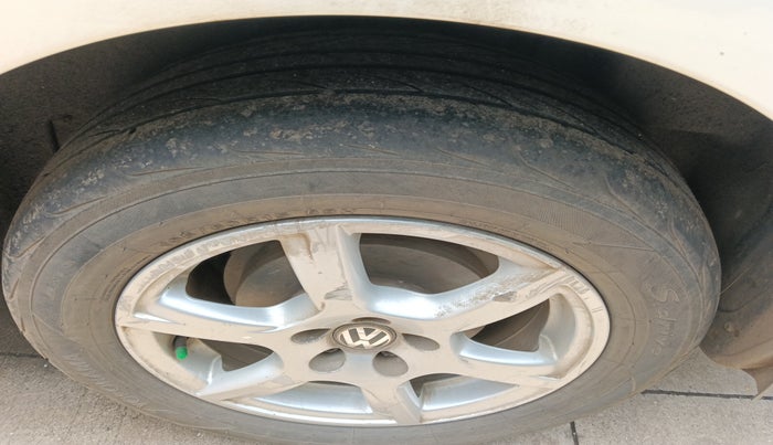2013 Volkswagen Vento HIGHLINE PETROL AT, Petrol, Automatic, 1,10,353 km, tyre