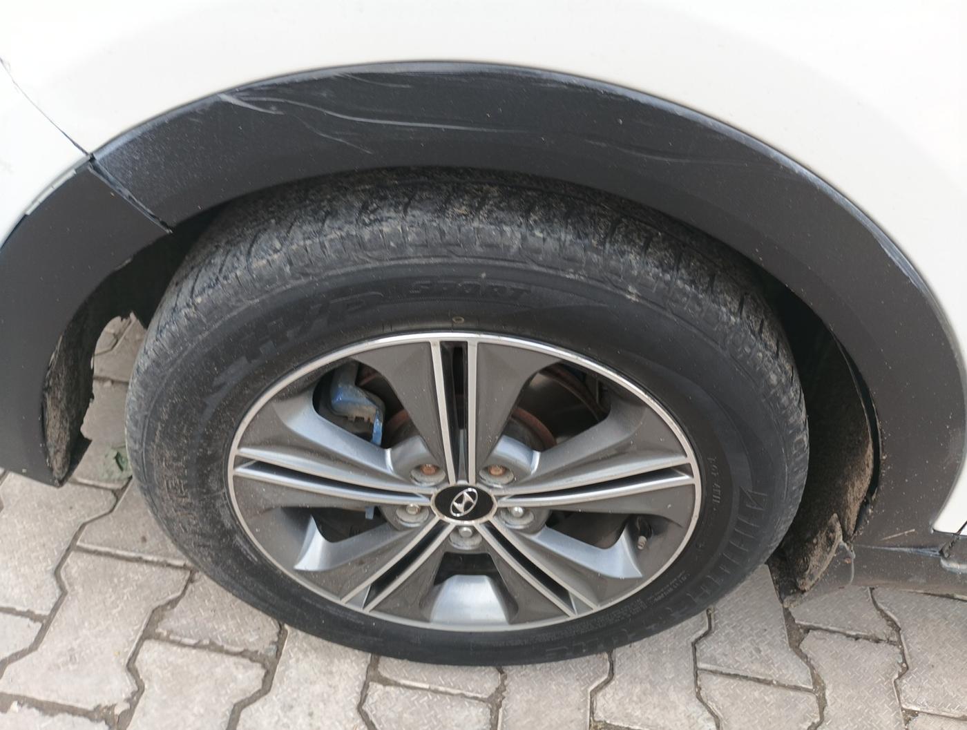 2016 Hyundai Creta SX PLUS AT 1.6 DIESEL, Diesel, Automatic, 1,65,672 km, tyre