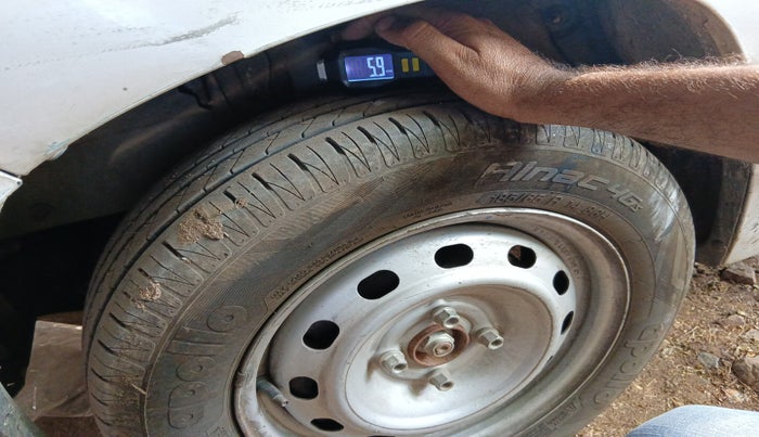 2017 Mahindra Kuv100 K2 6 STR, Petrol, Manual, 68,057 km, tyre