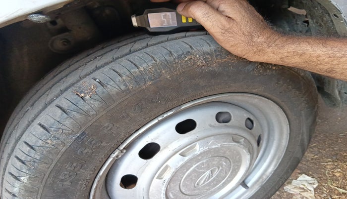 2017 Mahindra Kuv100 K2 6 STR, Petrol, Manual, 68,057 km, tyre