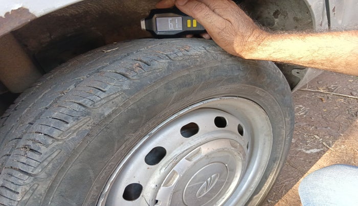 2017 Mahindra Kuv100 K2 6 STR, Petrol, Manual, 68,057 km, tyre