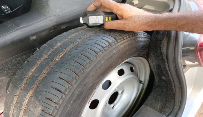 2017 Mahindra Kuv100 K2 6 STR, Petrol, Manual, 68,057 km, tyre