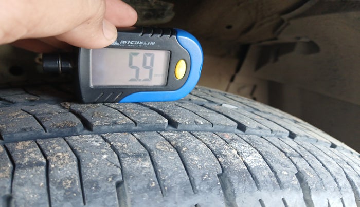 2015 Maruti Swift Dzire VXI, Petrol, Manual, 60,572 km, tyre