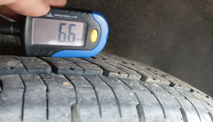 2015 Maruti Swift Dzire VXI, Petrol, Manual, 60,572 km, tyre