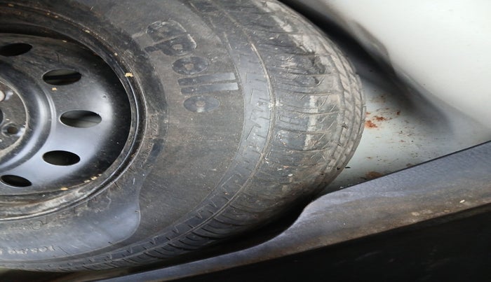 2015 Maruti Swift Dzire VXI, Petrol, Manual, 60,572 km, tyre