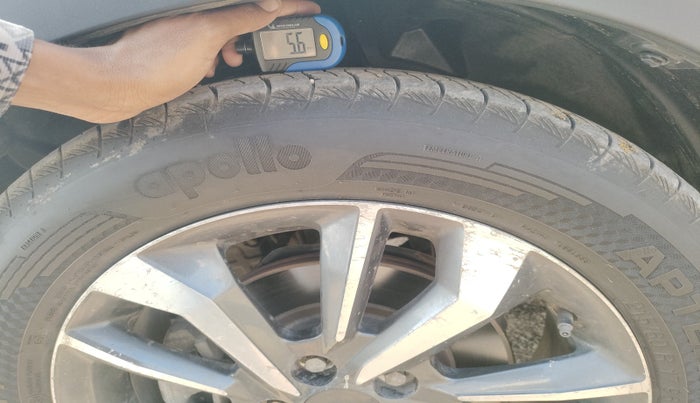 2021 Mahindra XUV300 W8 (O) 1.5 DIESEL AMT, Diesel, Automatic, 1,04,625 km, tyre