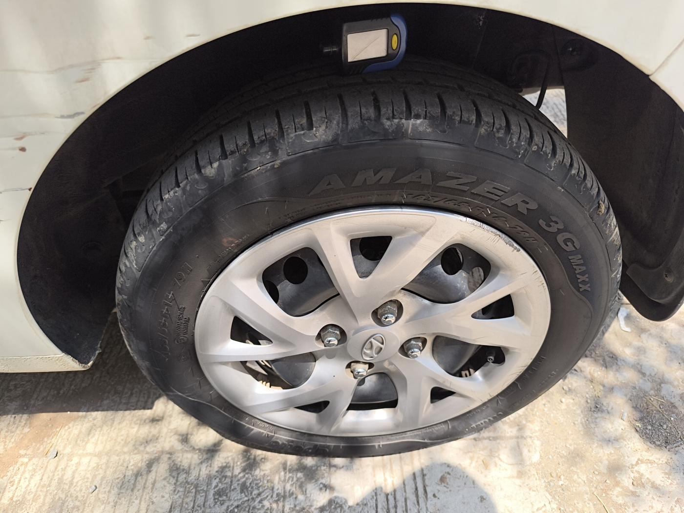 2017 Hyundai Grand i10 MAGNA AT 1.2 KAPPA VTVT, Petrol, Automatic, 14,224 km, tyre