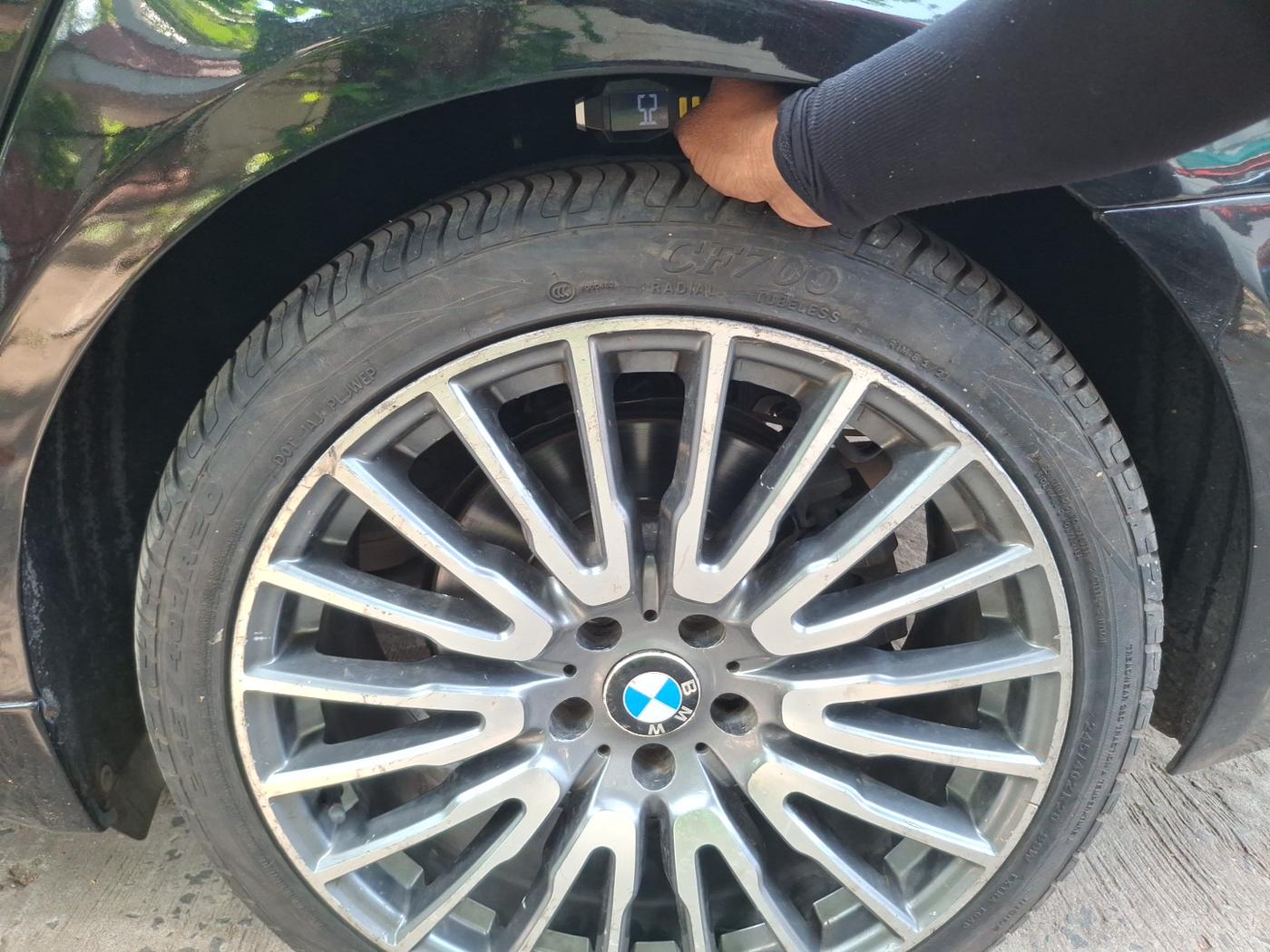 2012 BMW 7 Series 730Ld, Diesel, Automatic, 1,00,134 km, tyre