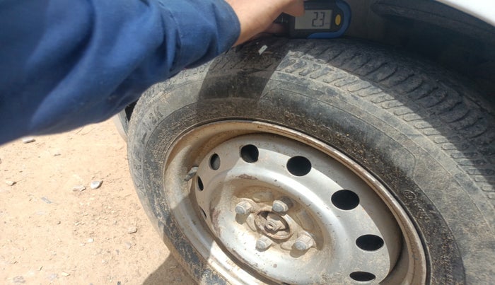 2011 Maruti Ritz LDI, Diesel, Manual, 2,00,000 km, tyre