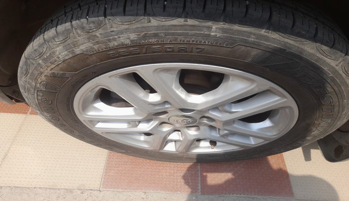 2019 Jeep Compass LIMITED 2.0 DIESEL, Diesel, Manual, 1,01,171 km, tyre