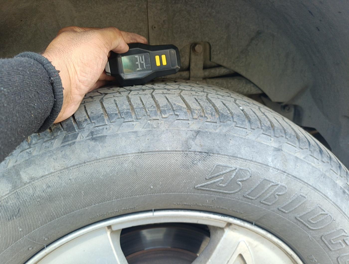 2013 Mahindra XUV500 W8, Diesel, Manual, 1,06,503 km, tyre