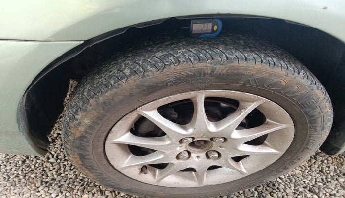 2005 Toyota Corolla H3 G 1.8, Petrol, Automatic, 1,29,498 km, tyre