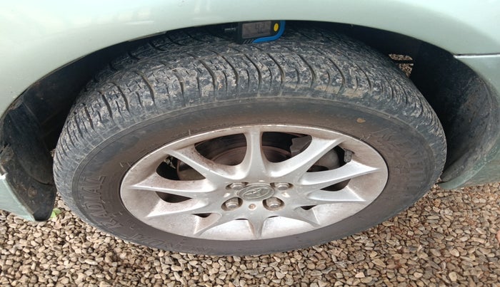 2005 Toyota Corolla H3 G 1.8, Petrol, Automatic, 1,29,498 km, tyre