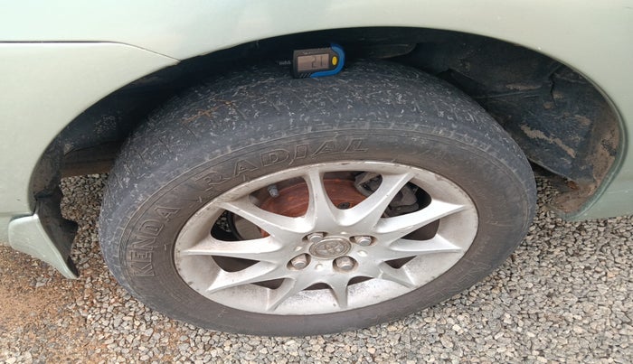 2005 Toyota Corolla H3 G 1.8, Petrol, Automatic, 1,29,498 km, tyre