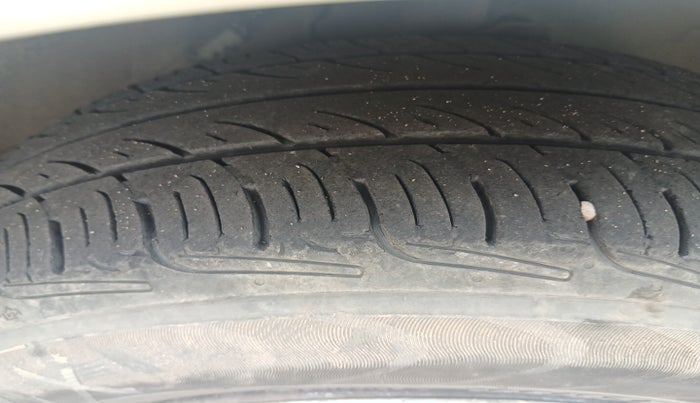 2011 Maruti Swift Dzire LDI, Diesel, Manual, 42,488 km, tyre