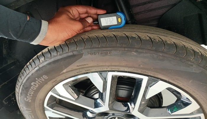 2024 CITROEN Basalt Max 1.2 Turbo Petrol MT, Petrol, Manual, 2,126 km, tyre