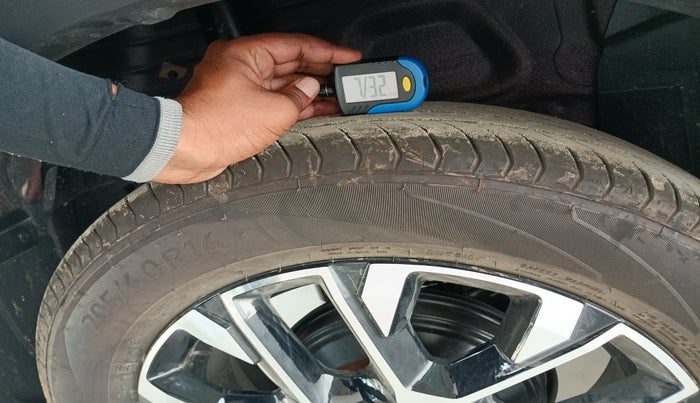 2024 CITROEN Basalt Max 1.2 Turbo Petrol MT, Petrol, Manual, 2,126 km, tyre