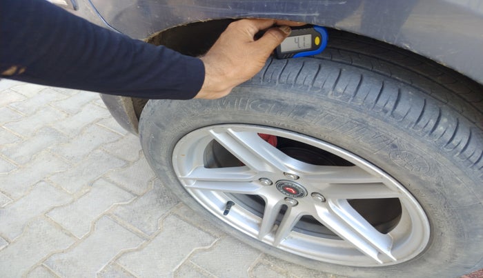 2011 Hyundai i20 MAGNA 1.2, Petrol, Manual, 1,02,289 km, tyre