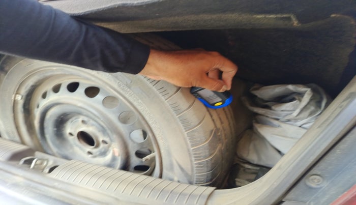 2011 Hyundai i20 MAGNA 1.2, Petrol, Manual, 1,02,289 km, tyre