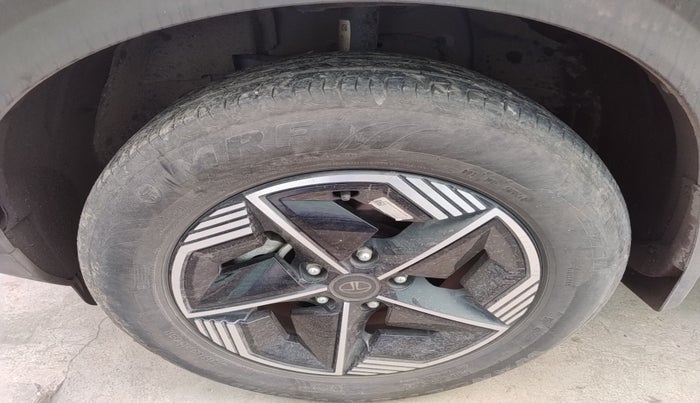 2023 Tata NEXON EV FEARLESS LONG RANGE, Electric, Automatic, 28,917 km, tyre