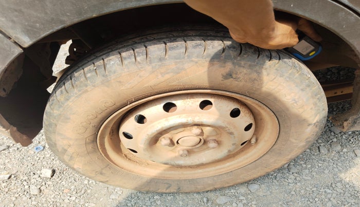 2012 Maruti Wagon R 1.0 LXI, Petrol, Manual, 2,80,858 km, tyre