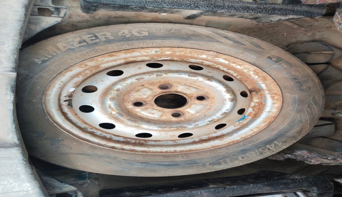 2012 Maruti Wagon R 1.0 LXI, Petrol, Manual, 2,80,858 km, tyre