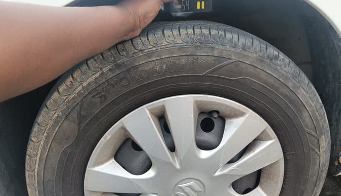 2015 Maruti Swift VXI, Petrol, Manual, 96,610 km, tyre