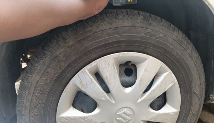 2015 Maruti Swift VXI, Petrol, Manual, 96,610 km, tyre