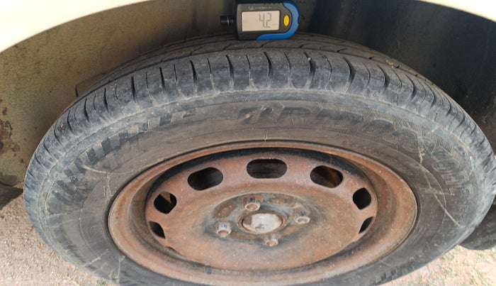 2011 Ford Figo ZXI 1.4 DIESEL, Diesel, Manual, 2,02,272 km, tyre