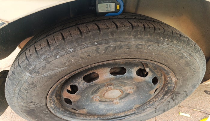 2011 Ford Figo ZXI 1.4 DIESEL, Diesel, Manual, 2,02,272 km, tyre