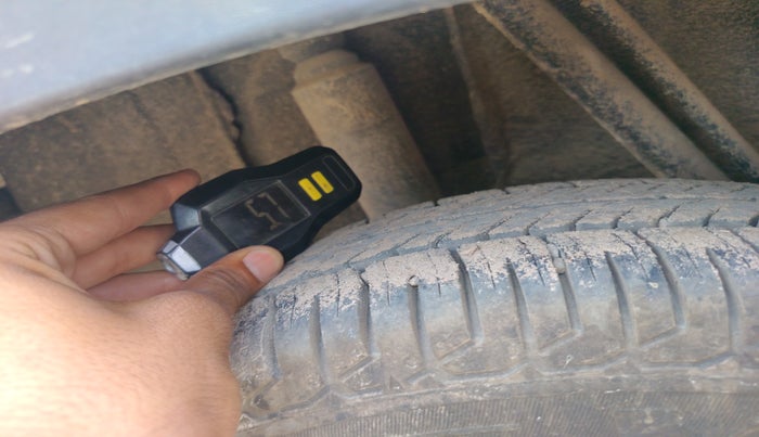 2015 Renault Kwid RXT 0.8, Petrol, Manual, 53,053 km, tyre