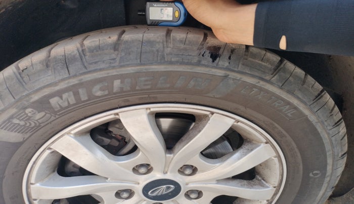 2017 Mahindra XUV500 W10, Diesel, Manual, 1,00,572 km, tyre