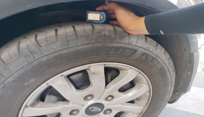 2017 Mahindra XUV500 W10, Diesel, Manual, 1,00,572 km, tyre