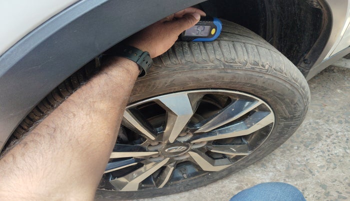 2019 Mahindra XUV300 W8 (O) 1.5 DIESEL, Diesel, Manual, 1,63,192 km, tyre