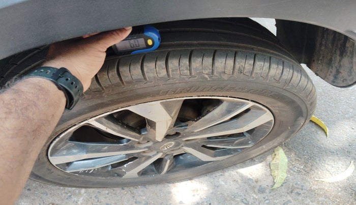 2019 Mahindra XUV300 W8 (O) 1.5 DIESEL, Diesel, Manual, 1,63,192 km, tyre