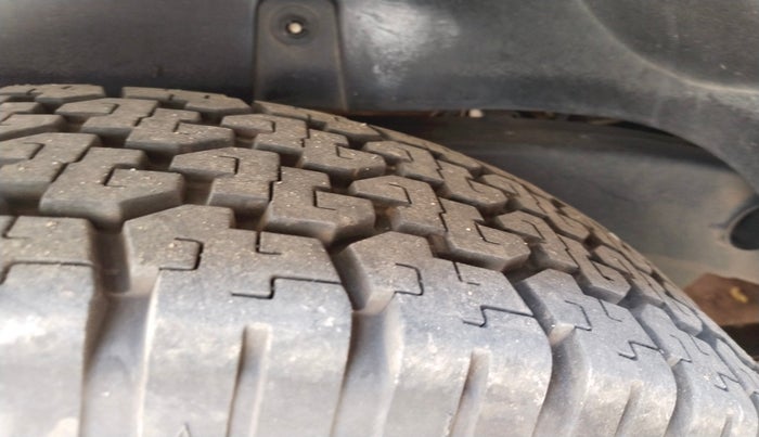 2017 Mahindra TUV300 T8, Diesel, Manual, 69,556 km, tyre