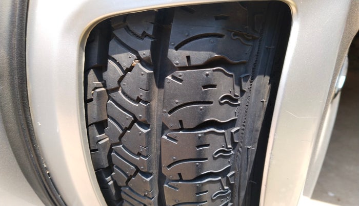 2017 Mahindra TUV300 T8, Diesel, Manual, 69,556 km, tyre