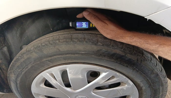 2015 Maruti Swift VXI, Petrol, Manual, 7,00,000 km, tyre