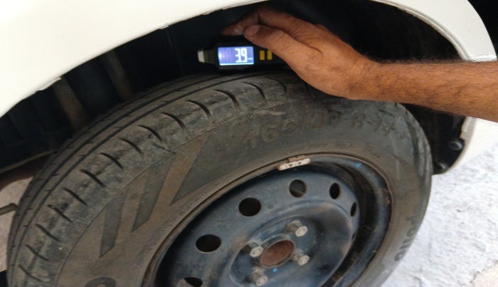 2015 Maruti Swift VXI, Petrol, Manual, 7,00,000 km, tyre